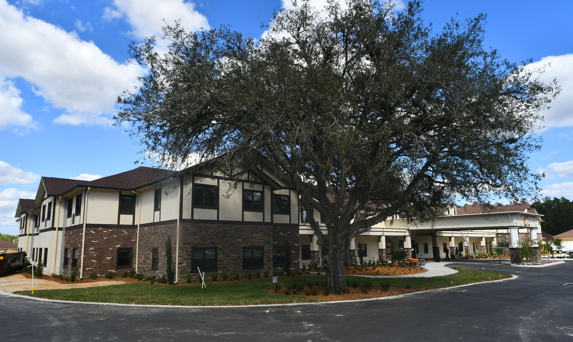 Clardy speaks at Royal Dalton House